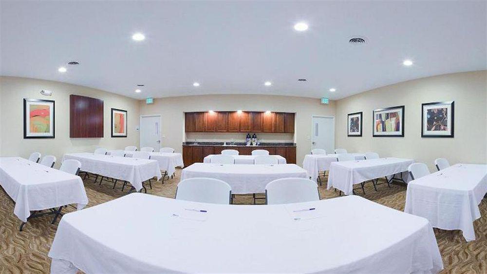 Holiday Inn Express Hotel And Suites Lincoln Airport By Ihg Ngoại thất bức ảnh