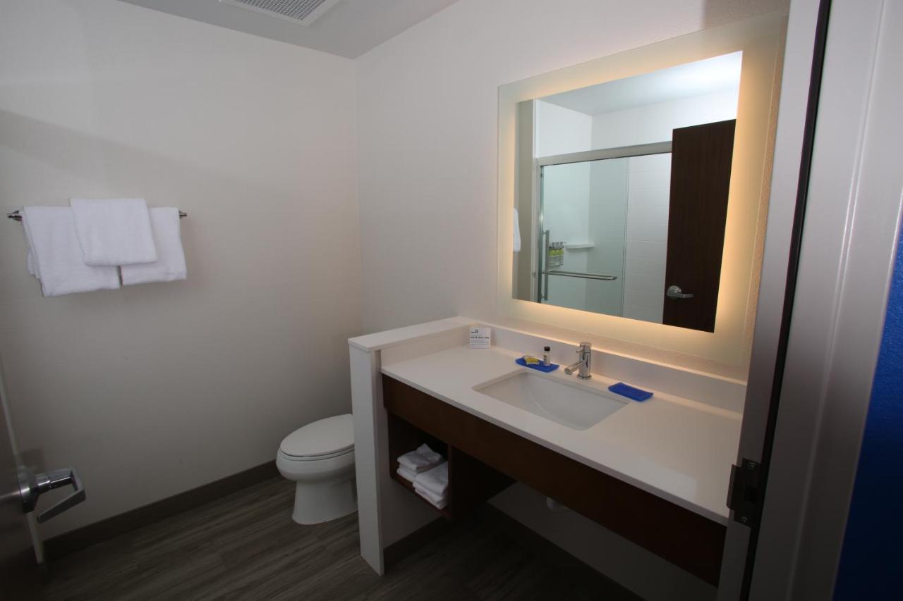 Holiday Inn Express Hotel And Suites Lincoln Airport By Ihg Ngoại thất bức ảnh