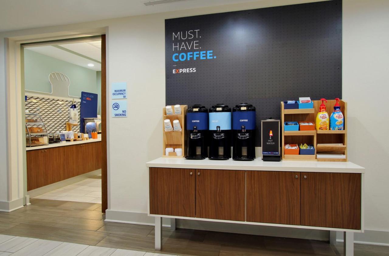 Holiday Inn Express Hotel And Suites Lincoln Airport By Ihg Ngoại thất bức ảnh