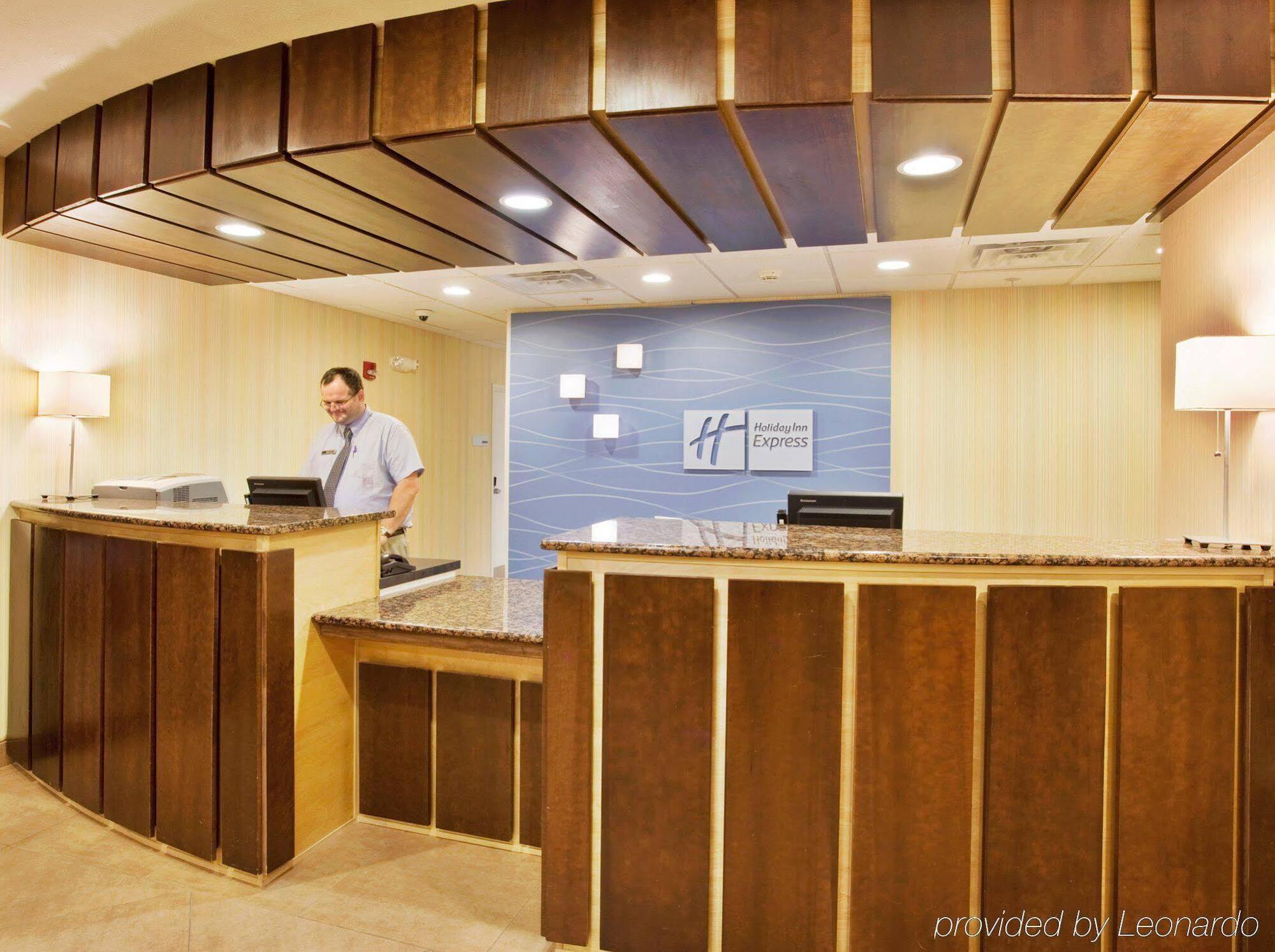 Holiday Inn Express Hotel And Suites Lincoln Airport By Ihg Ngoại thất bức ảnh