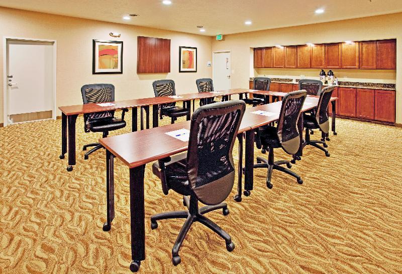 Holiday Inn Express Hotel And Suites Lincoln Airport By Ihg Ngoại thất bức ảnh
