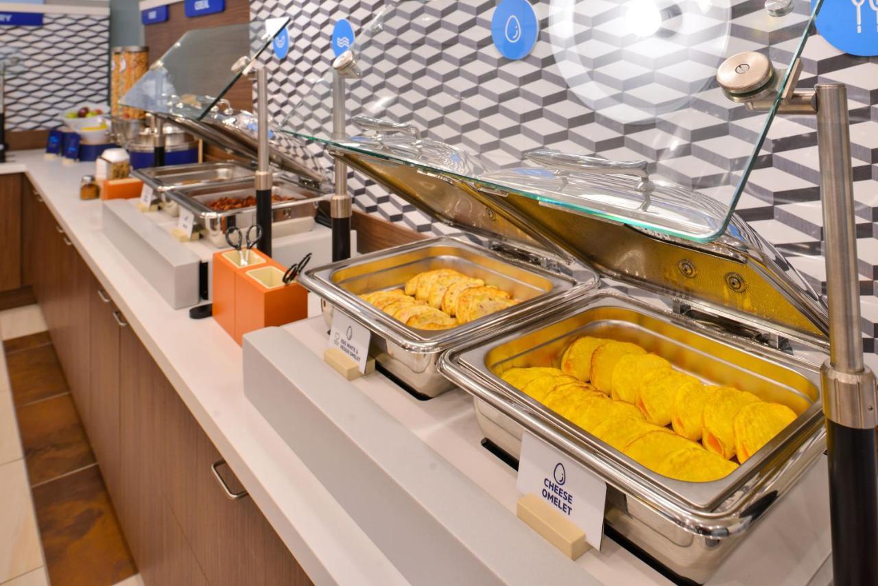 Holiday Inn Express Hotel And Suites Lincoln Airport By Ihg Ngoại thất bức ảnh